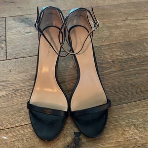 Black Banana Republic leather one-strap sandal, size US 9, very good condition